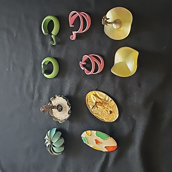 5 Pair of Vintage Clip Earrings 🐈50 - Picture 2 of 3
